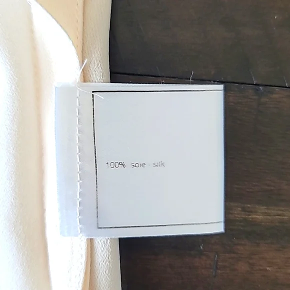 CHANEL 100% silk top CC buttons on the back size 40 - Picture 6 of 12